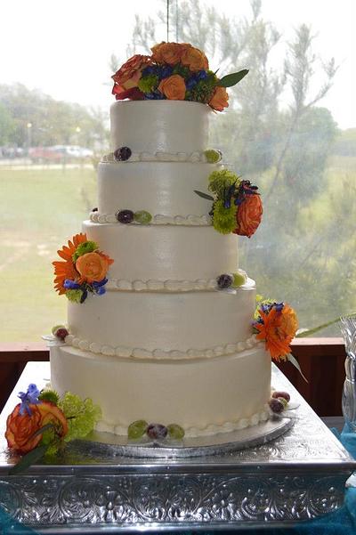 Winery wedding - Cake by Kim Leatherwood