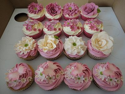 Vintage floral wedding cupcakes - Cake by Krumblies Wedding Cakes