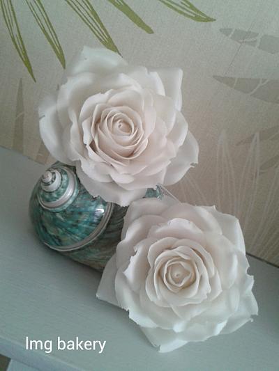 cold porcelain roses - Cake by kimberly Mason-craig