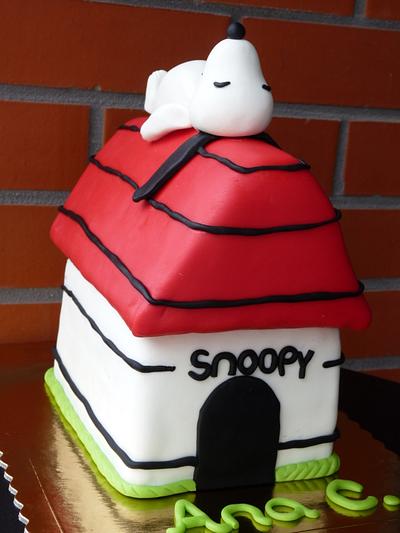 Snoopy House - Cake by Aventuras Coloridas