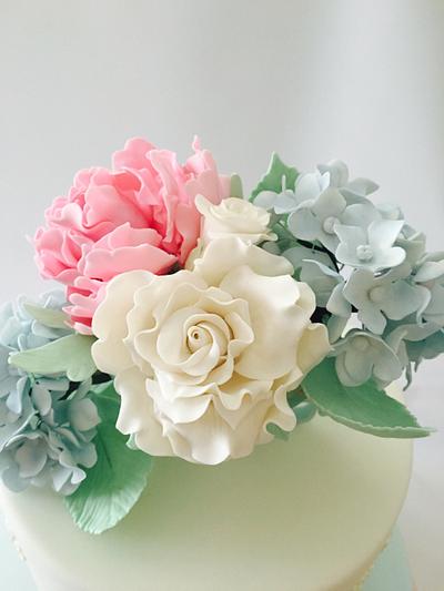 Flower gum paste  - Cake by EleonoraSdino