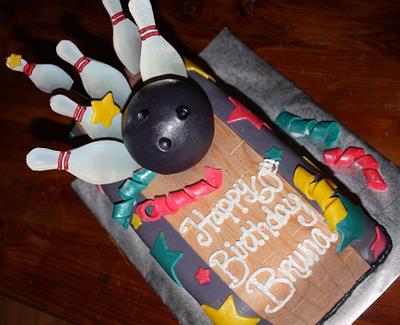 Bruna's Bowling - Cake by Natasha Marie