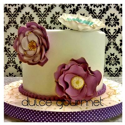 Small cake with fantasy flowers - Cake by Silvia Caballero