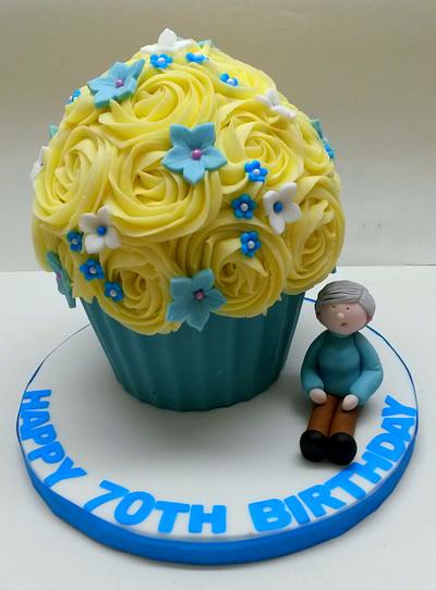 Giant Birthday Cupcake - Cake by Sarah Poole