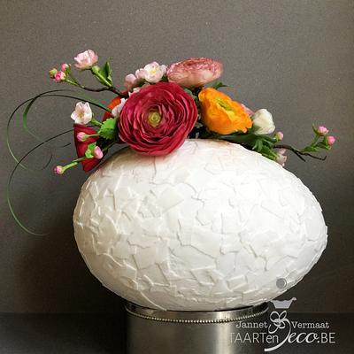 Easter 'broken' egg - Cake by Taart en Deco