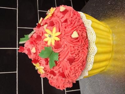 Testing dinky doodle air brush and giant cupcake mould - Cake by Kirstie's cakes