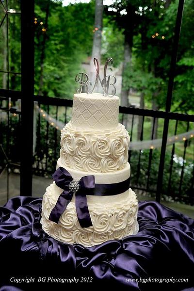 Vintage swirl rose wedding cake - Cake by Michelle
