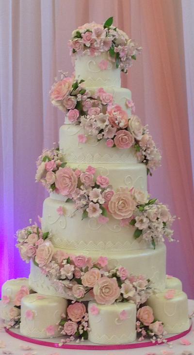 Floral Wedding Cake - Cake by MsTreatz