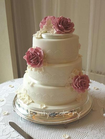 Vintage Wedding Cake - Cake by BuntysCakery