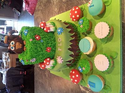 Owl themed 1st birthday cake! - Cake by Sarah