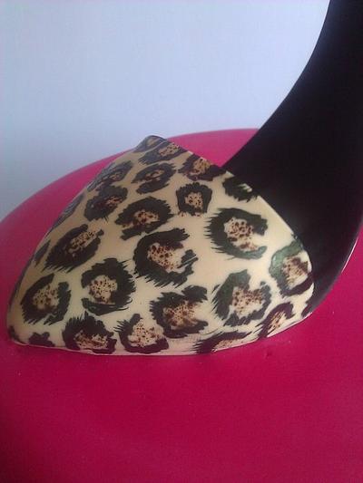 Leopard print shoe - Cake by Fatcakes