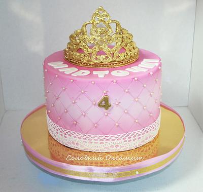  crown - Cake by Oksana Kliuiko