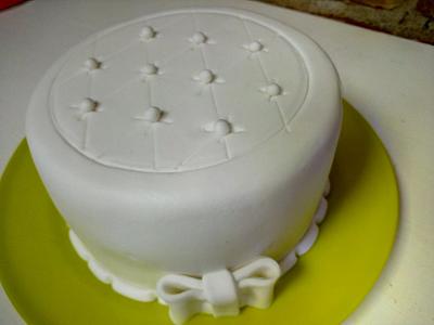White and simple  - Cake by Berenise 
