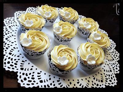 Wedding cuppies - Cake by Jennifer Jeffrey