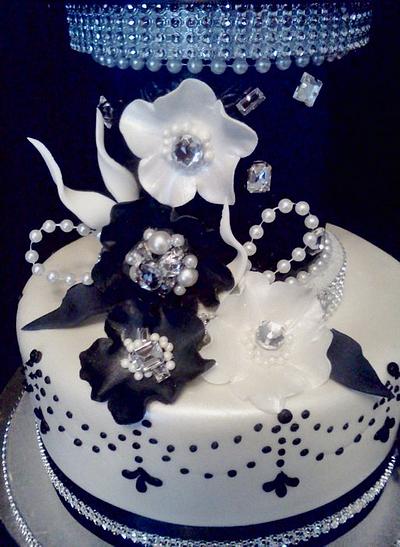 Black and white glamour - Cake by HottCakez of Las Vegas