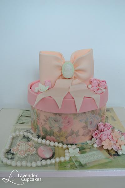 Vintage Hat Box Cake - Cake by LavenderCupcakes
