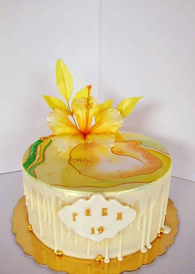 Cake with yellow Hibiscus - Cake by Dari Karafizieva