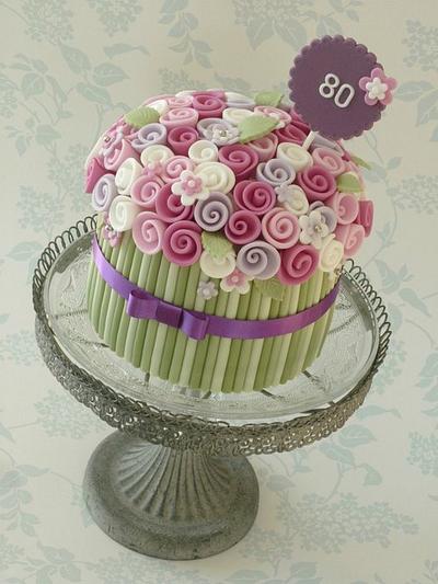 Single tier bouquet cake - Cake by Isabelle Bambridge