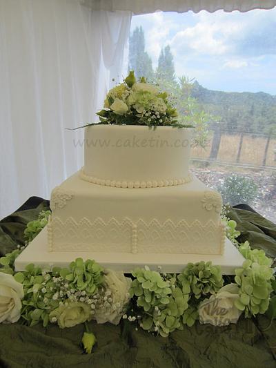 Vintage Lace, Pearls and fresh Hydrangea's - Cake by The Cake Tin