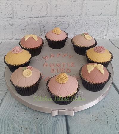 Vintage cupcakes - Cake by Kitchen Island Cakes
