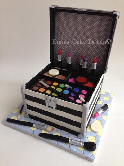 Makeup Case - Cake by Irina - Ennas' Cake Design