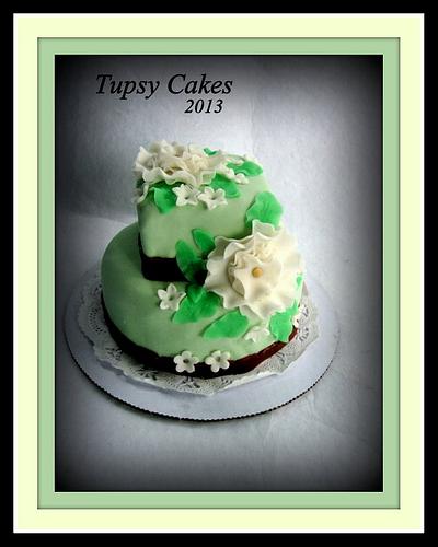 green and white flower mini cake  - Cake by tupsy cakes
