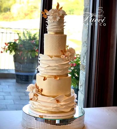 White wedding - Cake by Pucci Cakes Co