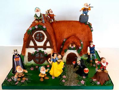 Snow White & The Seven Dwarfs - Cake by Storyteller Cakes