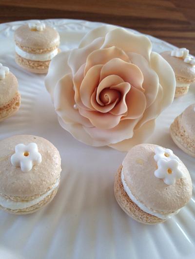 Wedding cupcakes and Macarons  - Cake by Barbara Herrera Garcia