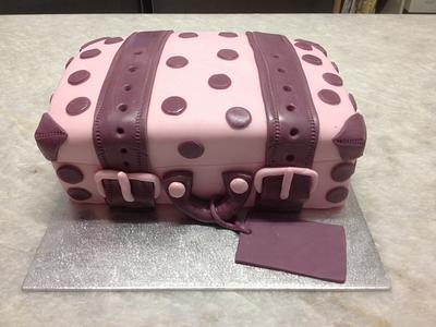 Pink Suitcase - Cake by Niknoknoos Cakery