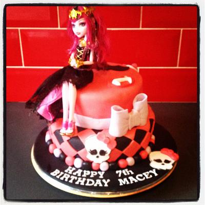 Monster High - Cake by Cakes By Lyndsey