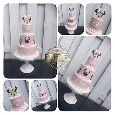 Classy Minnie mouse cake - Cake by Taartjes Toko 