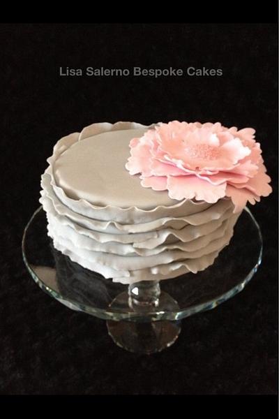 Small wedding cake  - Cake by Lisa Salerno 