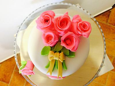 Roses Cake - Cake by DulcesSuenosConil