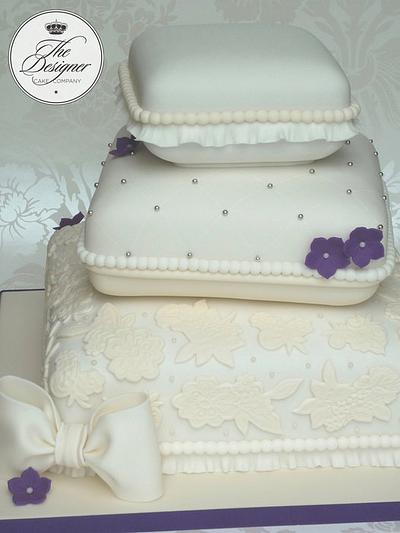 Stacked pillow wedding cake - Cake by Isabelle Bambridge
