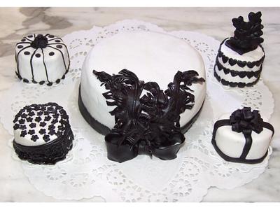 It lunches in black and white - Cake by HERMUZCakes (Carmen Hdez)