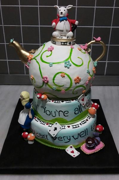 alice - Cake by deryacbn