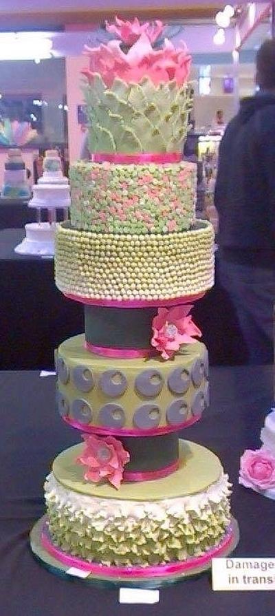 Green and pink wedding cake - Cake by Witty Cakes