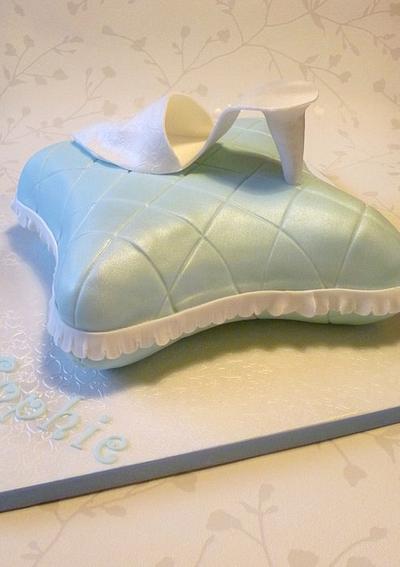 Cinderella Cushion - Cake by suzannahscakes