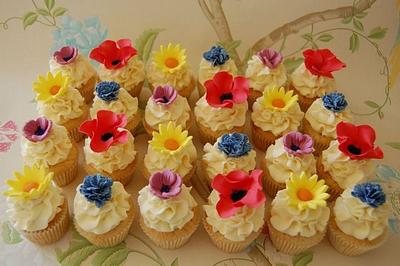 Wild flower mini cupcakes - Cake by LREAN