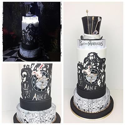 Alice au pays des merveilles cake - Cake by Cindy Sauvage 