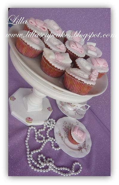 Vintage Cupcakes - Cake by Lilla's Cupcakes