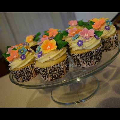Mother's Day Cupcakes - Cake by Kelly Stevens