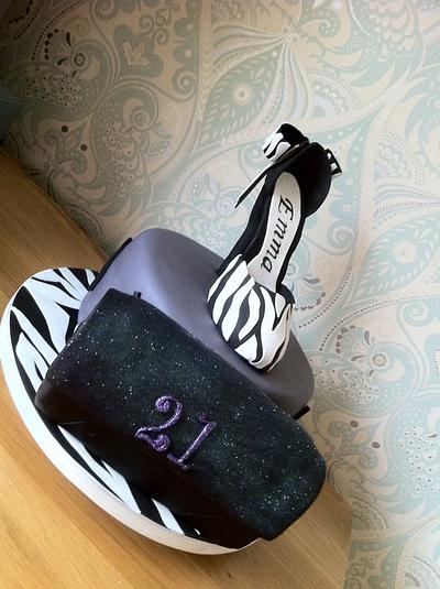 Zebra Print Shoe and fashion cake - Cake by Shaz1975