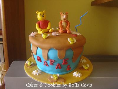 Winnie the Pooh - Cake by Sofia Costa (Cakes & Cookies by Sofia Costa)