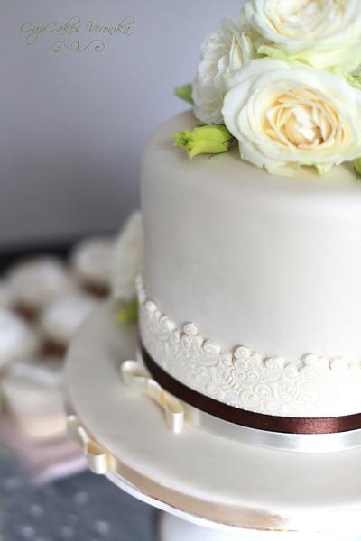 Ivory Wedding  - Cake by CupCakes Veronika