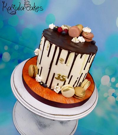 Drip cake  - Cake by Kajulacakeslbc
