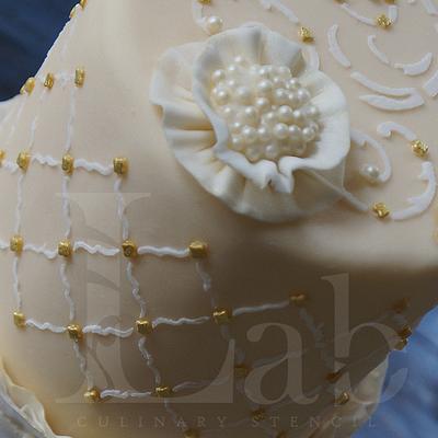 Ivory Jeweled Mini-cake  - Cake by carolina Wachter