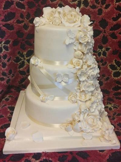 Roses Wedding Cake - Cake by Terrie's Treasures 