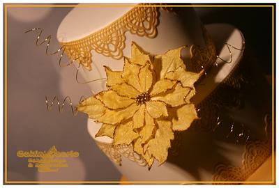 2014 Xmas Gold Poinsettia - Cake by Suzanne Readman - Cakin' Faerie
